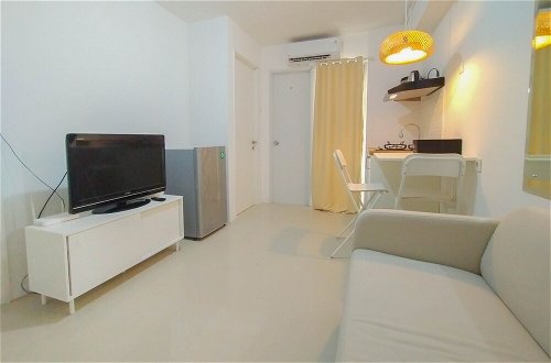 Foto 18 - Cozy Living And Simply 2Br At Bassura City Apartment