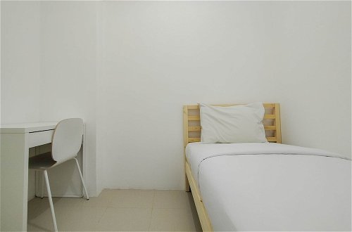 Photo 5 - Cozy Living And Simply 2Br At Bassura City Apartment