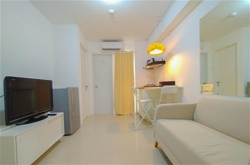 Foto 17 - Cozy Living And Simply 2Br At Bassura City Apartment
