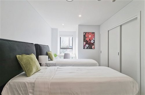 Foto 2 - Brand New Lux 2 Bedroom Apartment