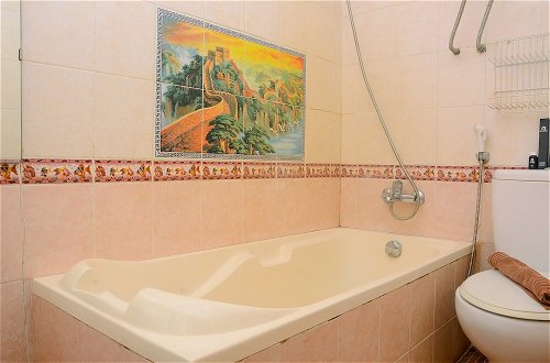 Photo 10 - Relax and Cozy 1BR Mediterania Gajah Mada Apartment