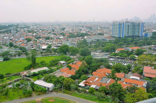 Photo 18 - Trendy 2BR Green Pramuka Apartment