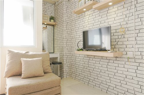 Photo 15 - Comfy and Beautiful Studio Green Pramuka Apartment
