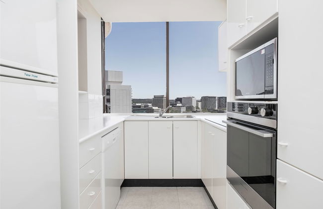 BreakFree Capital Tower - Photo 26