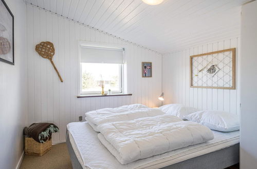 Photo 2 - 4 Person Holiday Home in Hvide Sande