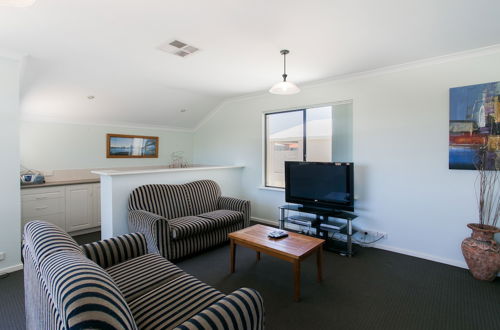 Photo 15 - Seahaven Villas by Rockingham Apartments