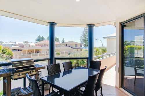 Photo 9 - Seahaven Villas by Rockingham Apartments