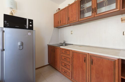 Photo 3 - Two Bedroom Apartment with Kitchen