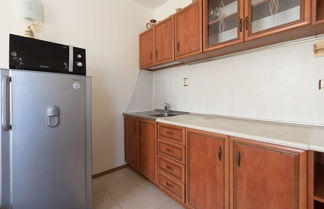 Photo 3 - Two Bedroom Apartment with Kitchen