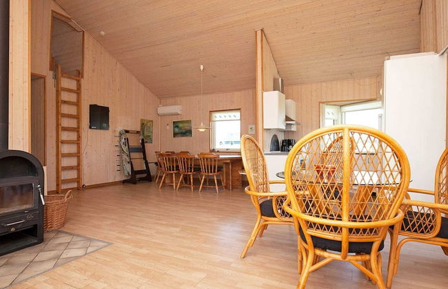 12 Person Holiday Home in Harboore - Foto 4