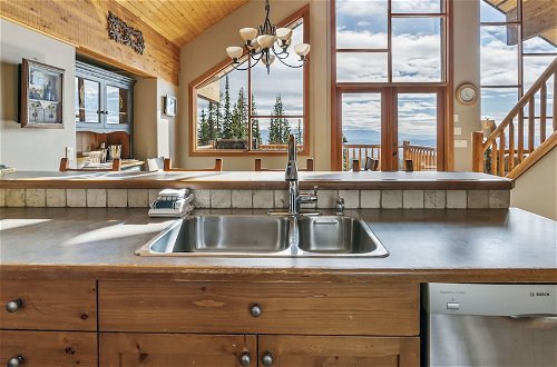 Foto 8 - Coyote Creek - Large Ski In/Ski Out Chalet with Amazing Views & Private Hot Tub