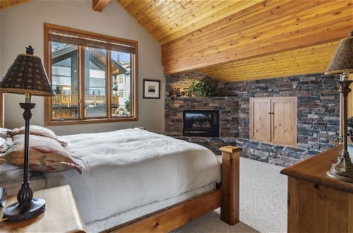 Photo 3 - Coyote Creek - Large Ski In/Ski Out Chalet with Amazing Views & Private Hot Tub