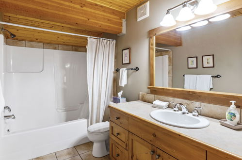 Photo 17 - Coyote Creek - Large Ski In/Ski Out Chalet with Amazing Views & Private Hot Tub