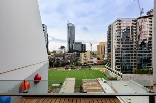 Photo 16 - Sky 1 BDR South Yarra Apartment