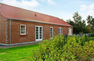 Foto 1 - 10 Person Holiday Home in Blavand