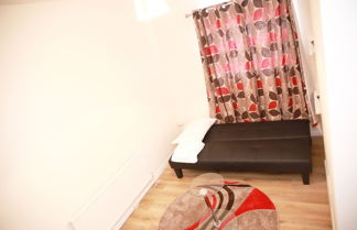 Photo 2 - Canning Town Cozy one Bedroom Apartment