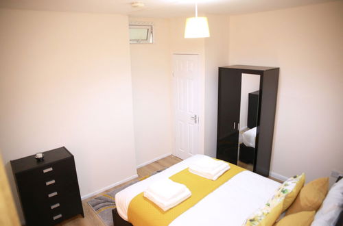 Photo 7 - Canning Town Cozy one Bedroom Apartment