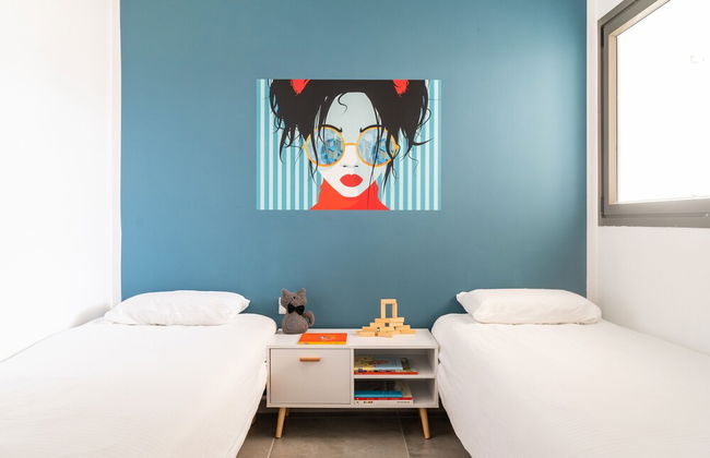 Vibrant Seaside Stay with Balcony by Sea N' Rent - Foto 7