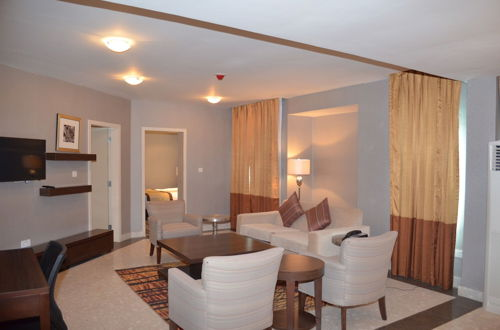 Foto 11 - Lakewood Luxury Apartment