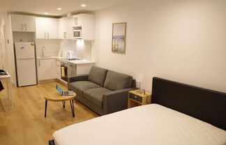 Photo 3 - Modern, Cosy Studio Apartment Auckland Central