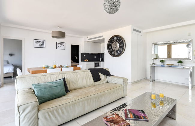 Modern Gem with Stunning Balcony by Sea N Rent - Foto 14