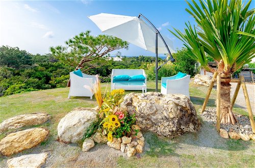 Foto 46 - Luxury Hillside Villa with Sea Views