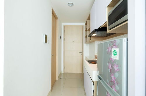 Foto 6 - Cozy Studio Tree Park Apartment near BSD City