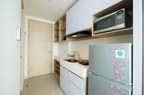 Foto 7 - Cozy Studio Tree Park Apartment near BSD City