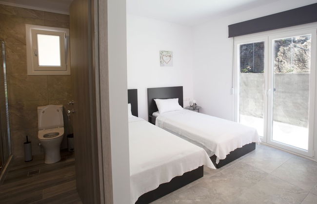 3-bed Villa in Palaioloutra With Private Pool - Photo 3