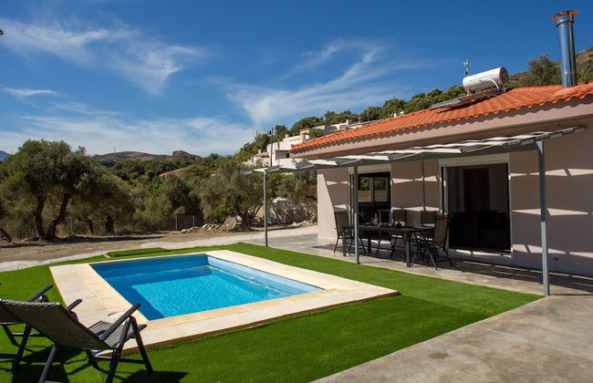 3-bed Villa in Palaioloutra With Private Pool - Photo 19