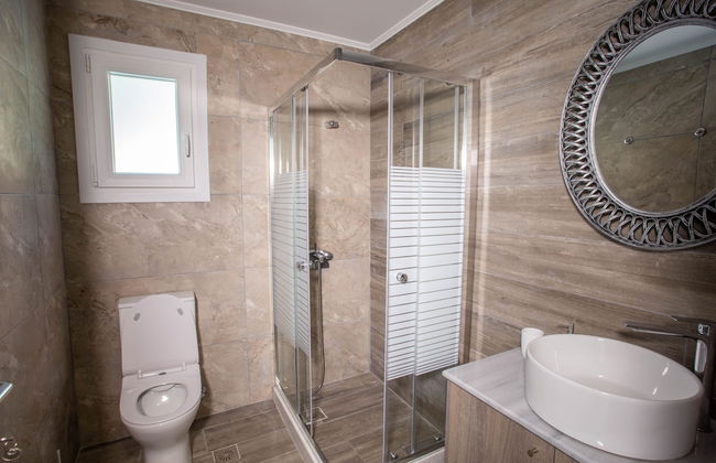 3-bed Villa in Palaioloutra With Private Pool - Photo 17