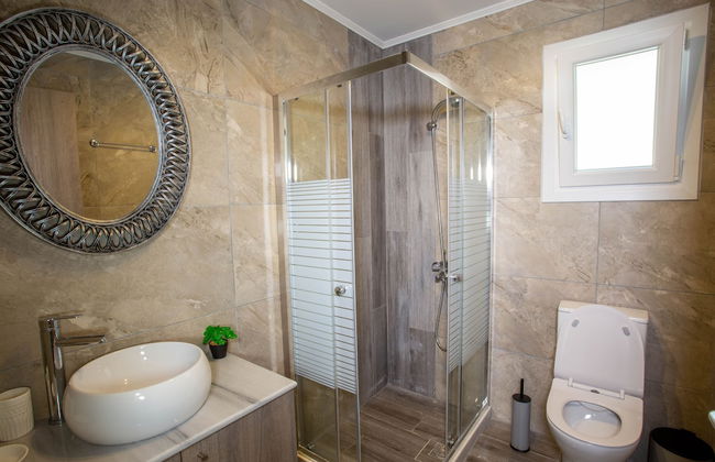3-bed Villa in Palaioloutra With Private Pool - Photo 16