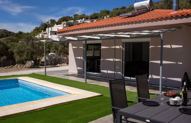 3-bed Villa in Palaioloutra With Private Pool - Photo 20
