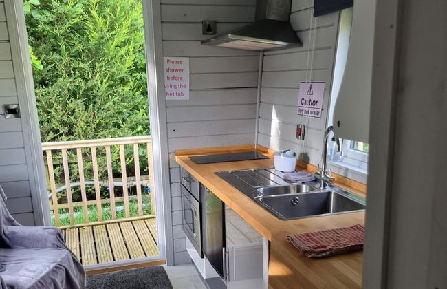 Glamping Hut - Sleeps 2, hot tub & Parking - Foto 4