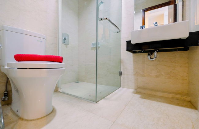 Best Emerald Studio Room Apartment at Capitol Park Residence - Foto 11