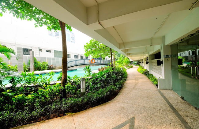 Best Emerald Studio Room Apartment at Capitol Park Residence - Foto 23