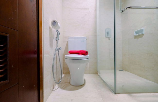 Best Emerald Studio Room Apartment at Capitol Park Residence - Foto 12