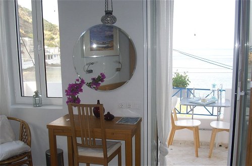 Foto 6 - Alkistis Cozy By The Beach Apt. In Ikaria Island, Therma 1st Floor