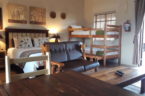 Photo 11 - Tourist Lodge Gansbaai