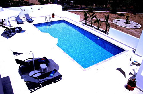 Foto 14 - Xenos Villa 4 - Luxury Villa With Private Swimming Pool Near The Sea