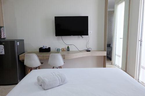 Photo 8 - Comfy Studio Menteng Park Apartment