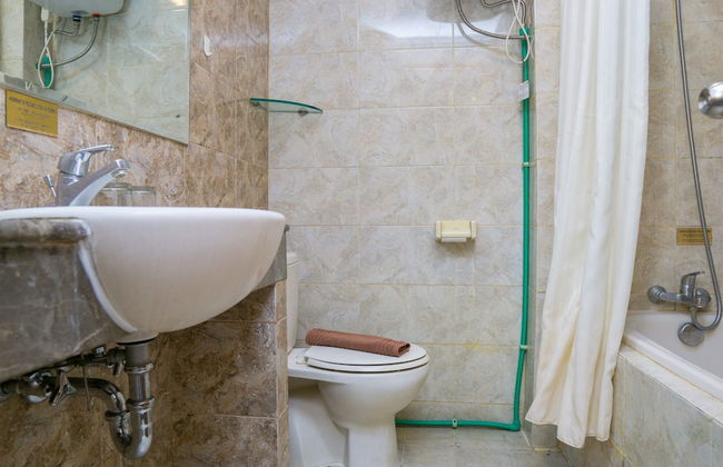 2BR Apartment with Private Bathtub at Galeri Ciumbuleuit 1 - Foto 24