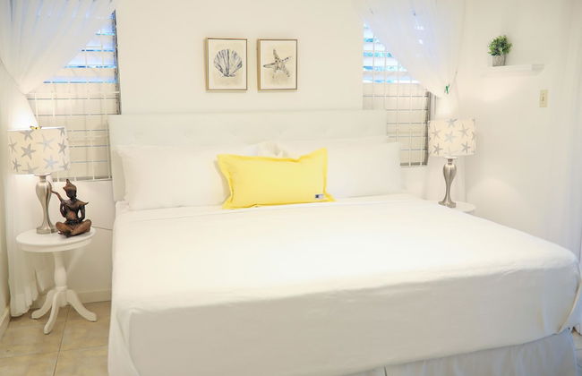 New Kingston's Deluxe Apartment - Photo 3