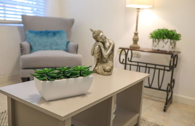New Kingston's Deluxe Apartment - Photo 13
