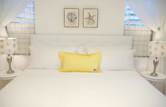 New Kingston's Deluxe Apartment - Photo 17