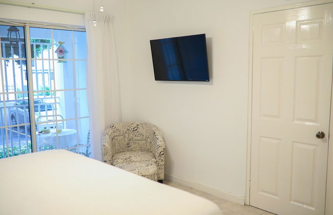 New Kingston's Deluxe Apartment - Photo 5