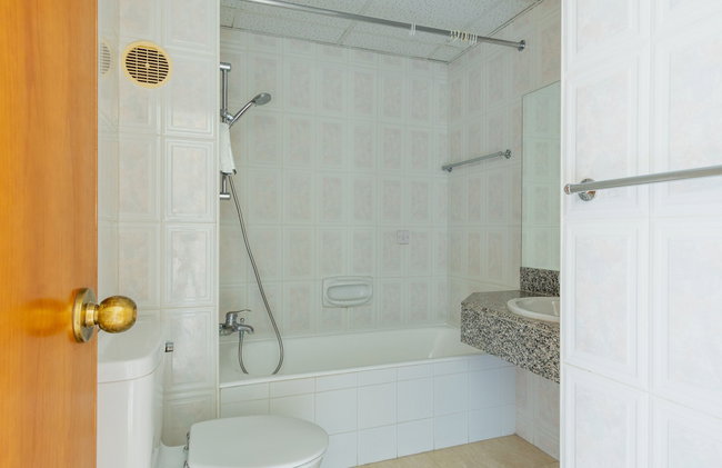 1 Bedroom Apartment With Balcony and Garden-view - Foto 15