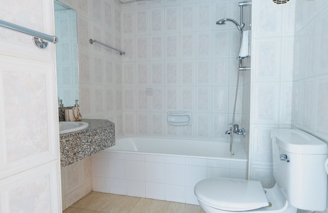 1 Bedroom Apartment With Balcony and Garden-view - Foto 14