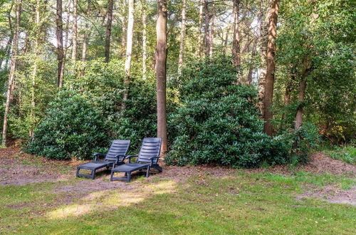 Foto 40 - Lovely Holiday Home in Rheezerveen, in the Woods of Estate