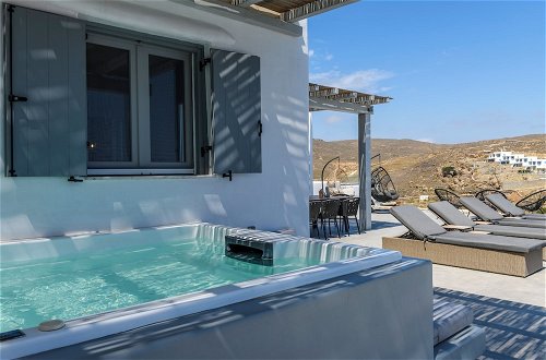 Photo 17 - Mykonos Big Blue Villas & Suites At The Seaside